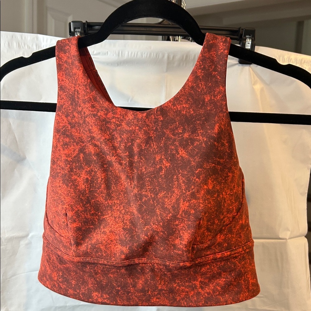 Lululemon EUC Red and Black Patterned Crop Top size 10.